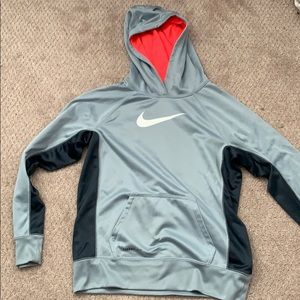 nike therma-fit sweatshirt